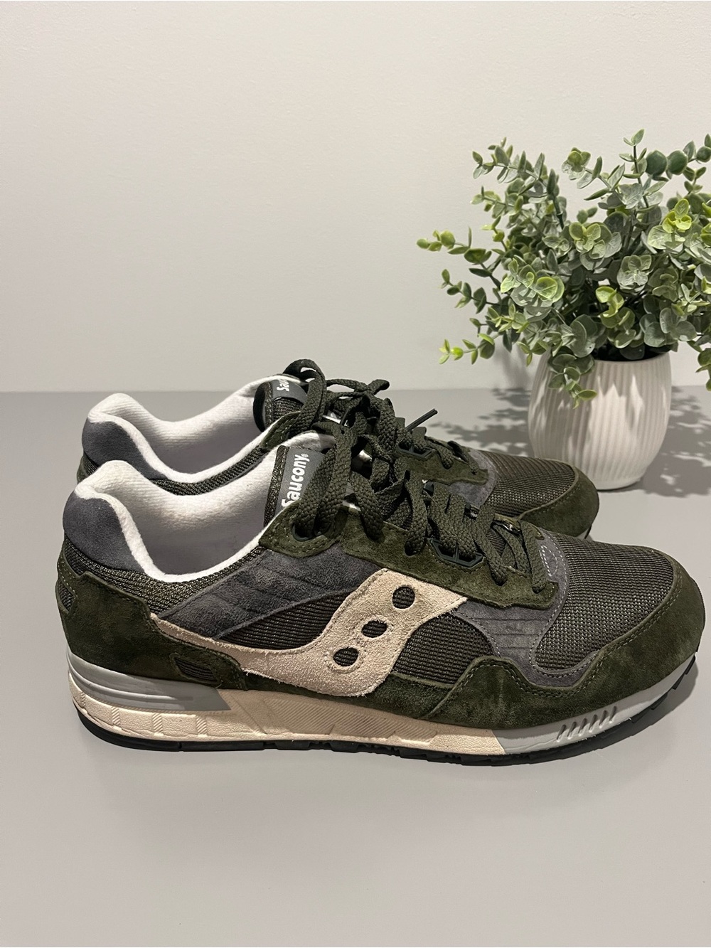 Saucony Men’s Olive Green and Cream Sneakers